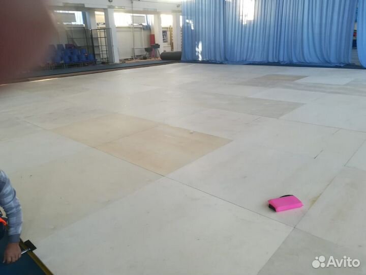 Помост гимнастический размер 1350х1350см, H 6.5 см