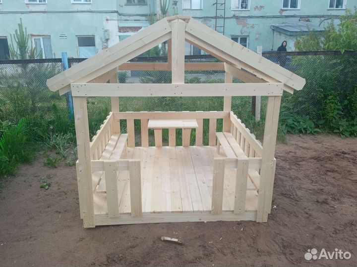 Детский деревянный домик