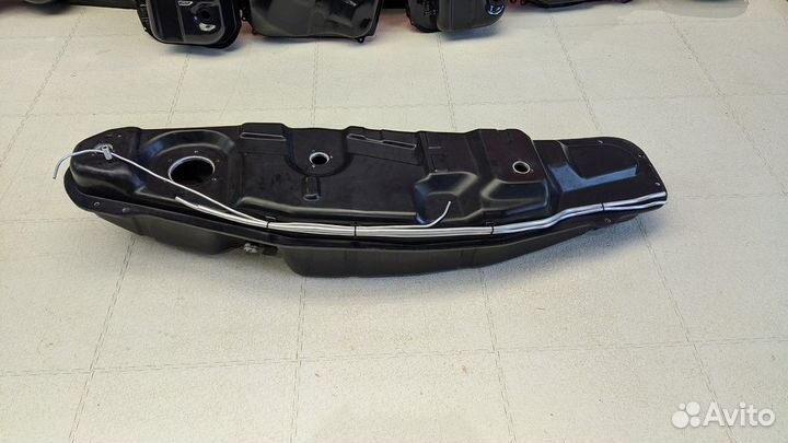 Бак Mitsubishi Pajero 4 из композита с трубками