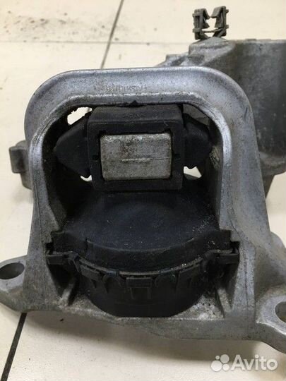 Опора двигателя правая Renault Fluence