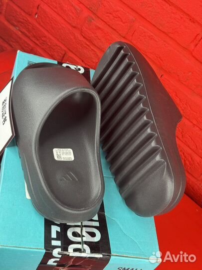 Adidas Yeezy slides black Оригинал Poizon