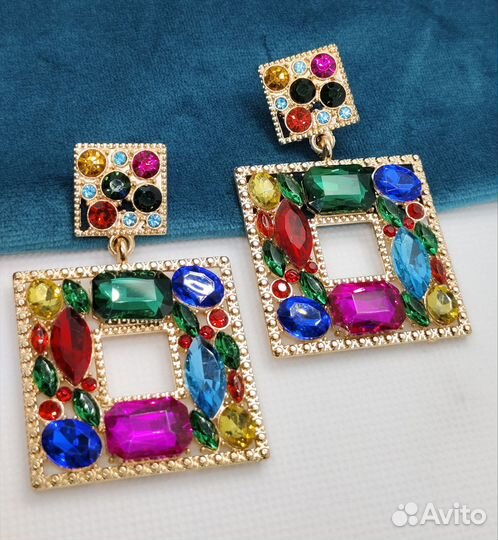 Стильные серьги