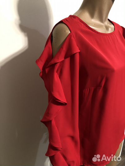 Блузка красная рукава с рюшами