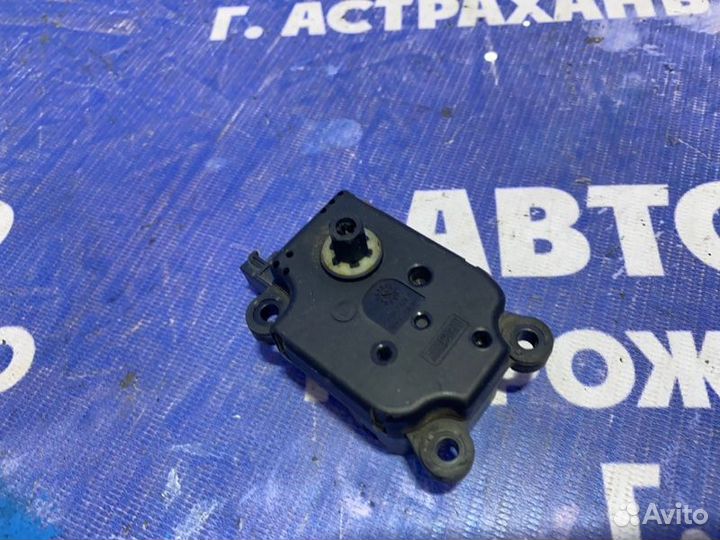 Моторчик заслонок отопителя Mercedes-Benz W211