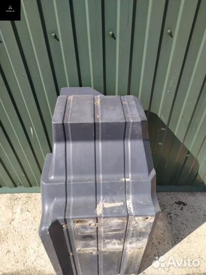 Подкрылок кабины лев. MAN TGS 2008 81612100675