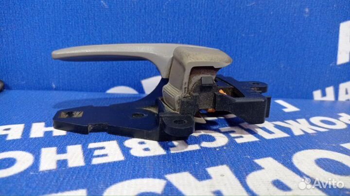 Внутренняя ручка двери Mitsubishi L200 внедорожник