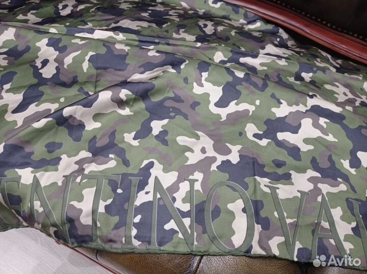 Платок valentino шелк ручной подгиб 