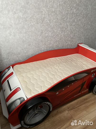 Детская кровать машина