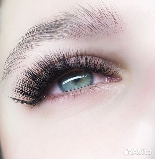 Наращивание ресниц и ламинирование бровей