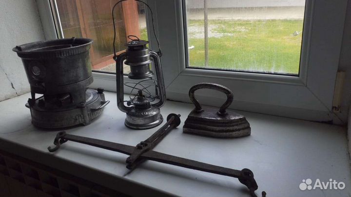 Керосиновая лампа. Киросиновая печь. Весы. Утюг