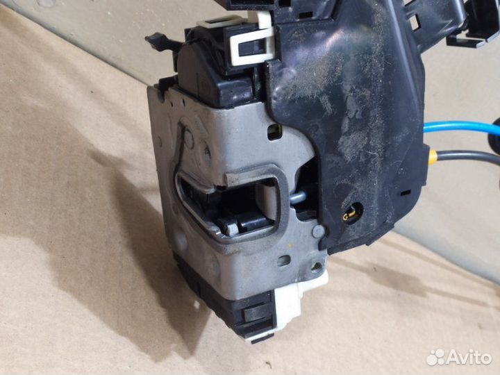 Замок двери задний правый Mercedes Glk Х204