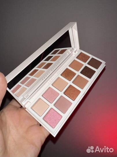 Fenty beauty тени Bomb Posse