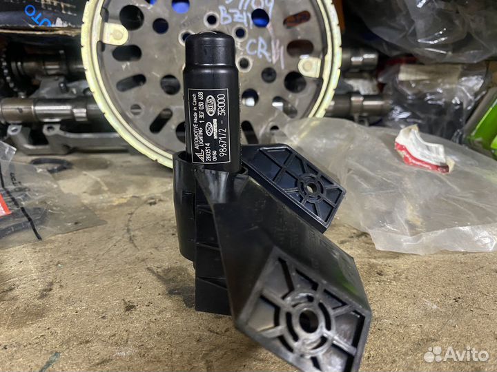 Форсунка омывателя лобового стекла Kia Optima 2010