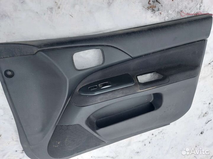 Обшивка двери передней правой Mitsubishi Lancer 9