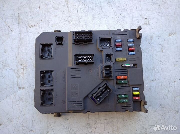 Блок предохранителей салонный Пежо 206