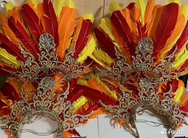 Короны бразильские, ирокезы,с перьями для танцев