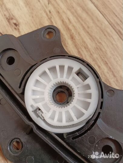 Стеклоподьемник