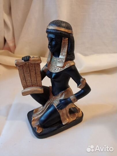 Кувшины, статуэтки