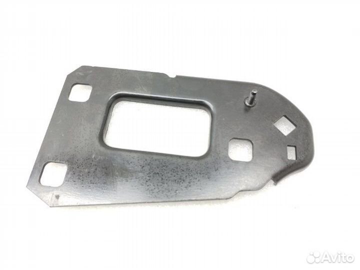 Кронштейн усилителя бампера передний левый Audi A4