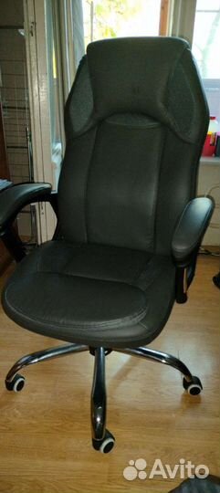 Офисное кресло