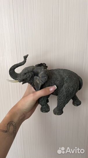 Статуэтки слоны, черепаха — фарфор и глина