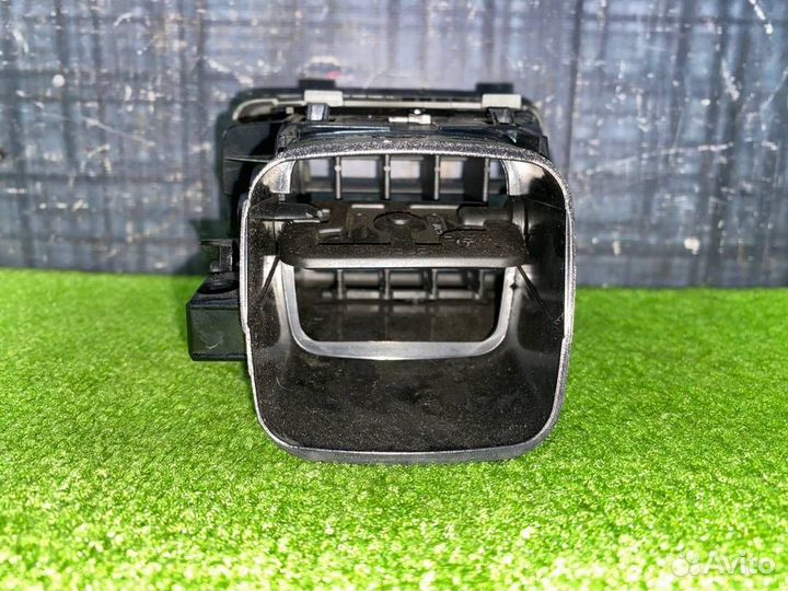 Воздуховод передний левый Volkswagen Passat B5 AZM