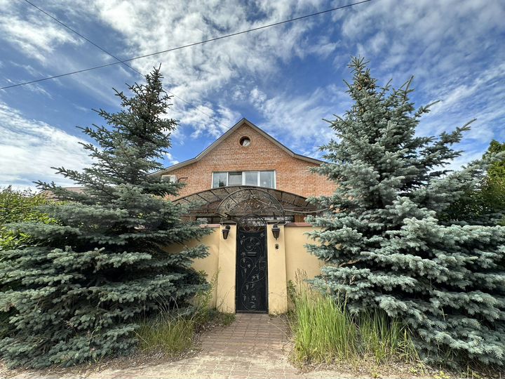 Дом 228 м² на участке 6 сот.