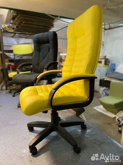 Офисное кресло
