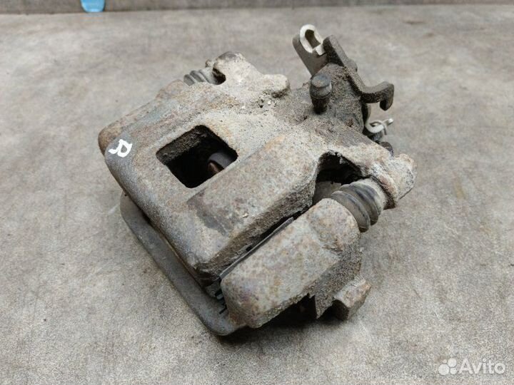 Суппорт задний правый Mitsubishi Outlander GF 2.0