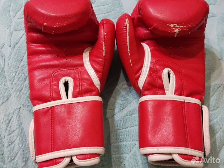 Боксерские перчатки и щитки