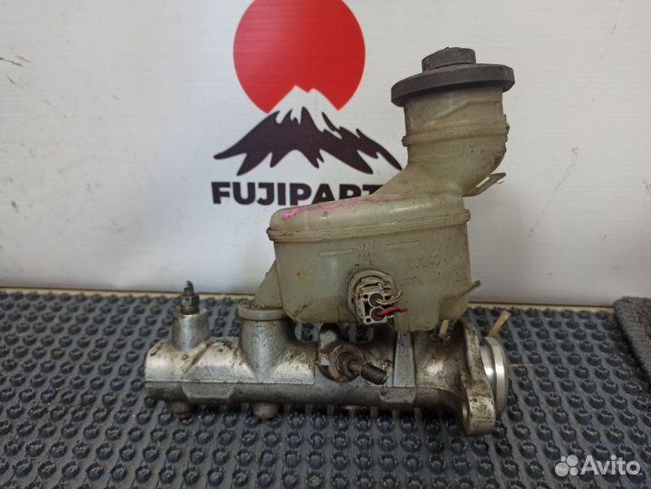 Главный тормозной цилиндр Toyota Carina Ed ST200