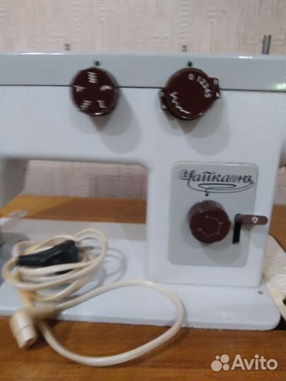 Швейная машинка чайка,стол тумба