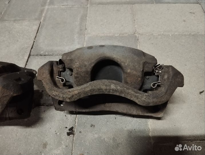 Суппорт передний пара Mazda 3 bm