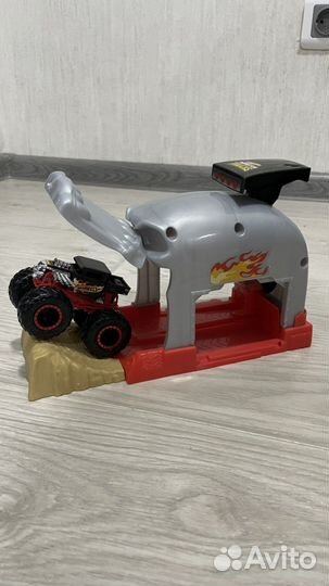 Hot wheels гараж пусковой