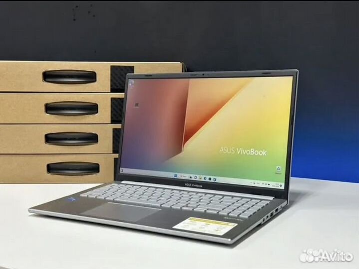 Asus VivoBook 15.6 IPS 8 ядер 8G озу SSD256g