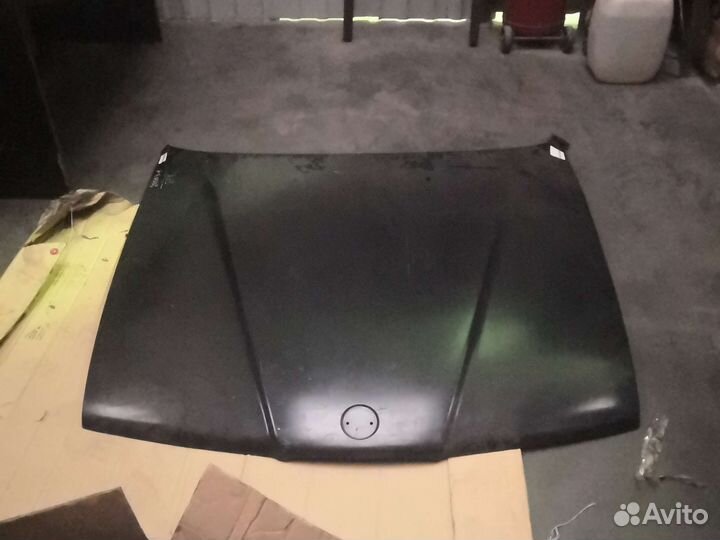 Капот BMW 7 E32 86-94