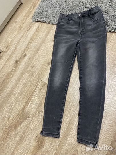 Джинсы на девочку Reserved