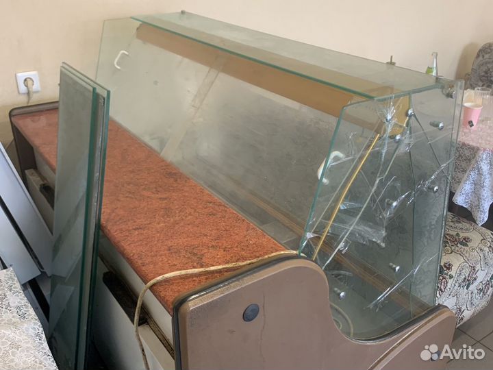 Холодильник витрина рабочий