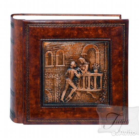 Фотоальбом в кожаном переплете