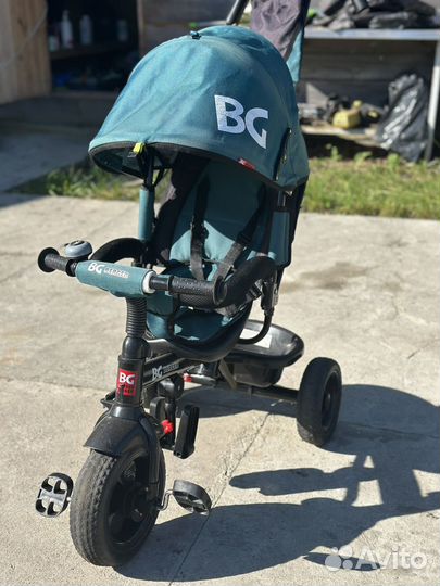 Детский трехколесный велосипед коляска