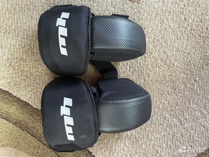 Хоккейные наколенники вратаря