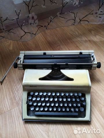 Пишущая машинка Любава 1999 г
