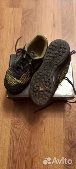 Детские футбольные бутсы