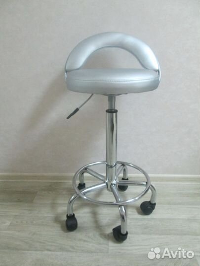 Стул мастера, высокая пневматика в наличии