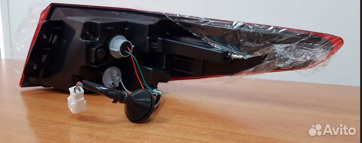 Фонарь задний левый наружный Kia Rio 4