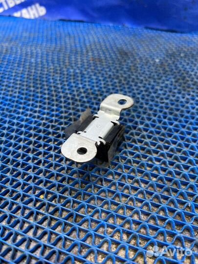 Датчик удара Nissan Cefiro A33 седан VQ20 2000