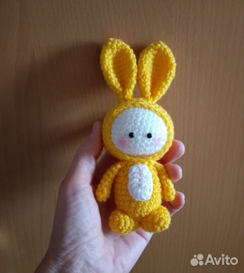 Зайчик с ладошку