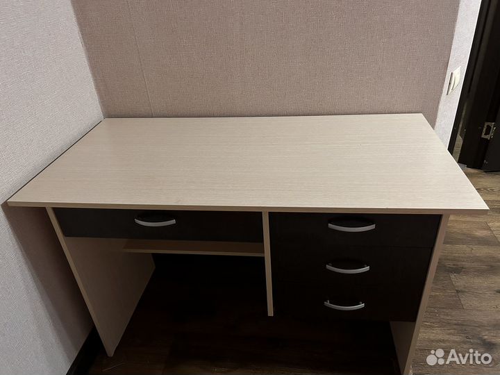 Письменный стол