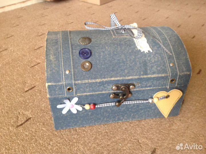 Шкатулка картонная