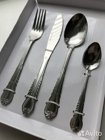 Подарочный новый набор 24 предмета в коробке